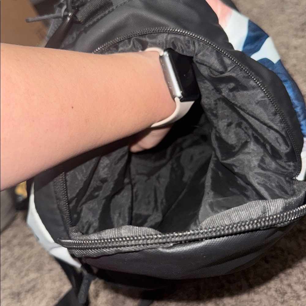 Vooray Women's Floral Gym Bag - Picture 12 of 12